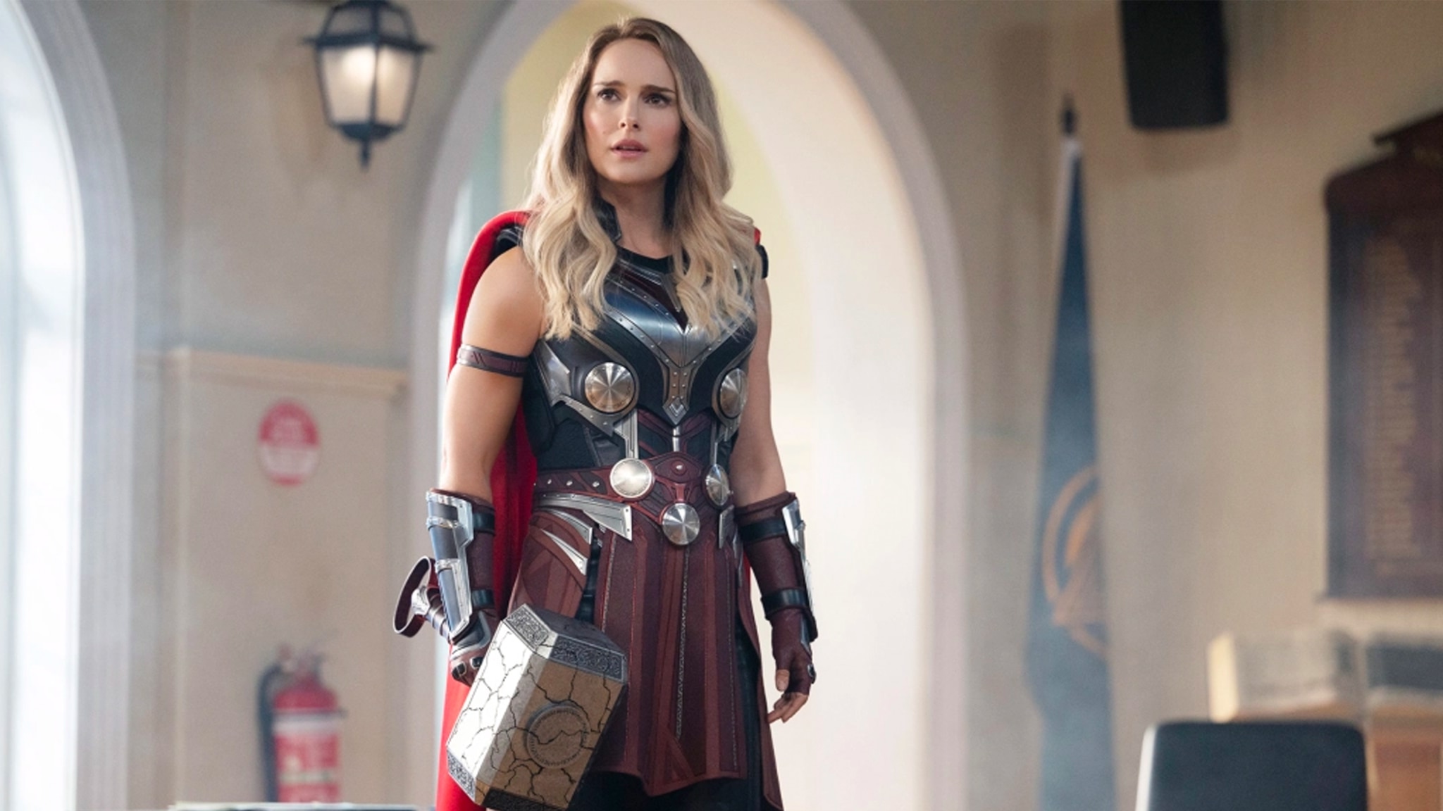 Natalie Portman's Jacked-Up 'Thor: Love and Thunder' Look Required a Bit of  “Movie Magic”