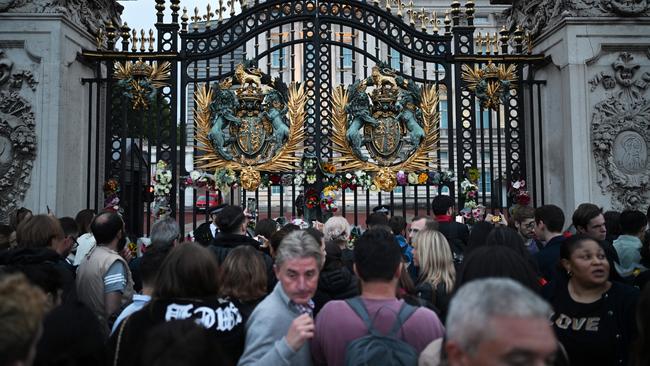 Crowds gather in front of Buckingham Palace to pay their respects following the death today of Queen Elizabeth II in Balmoral. Picture: Leon Neal/Getty Images