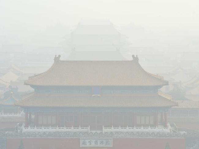 Yes, this is real: View of the Palace Museum in heavy smog in Beijing.