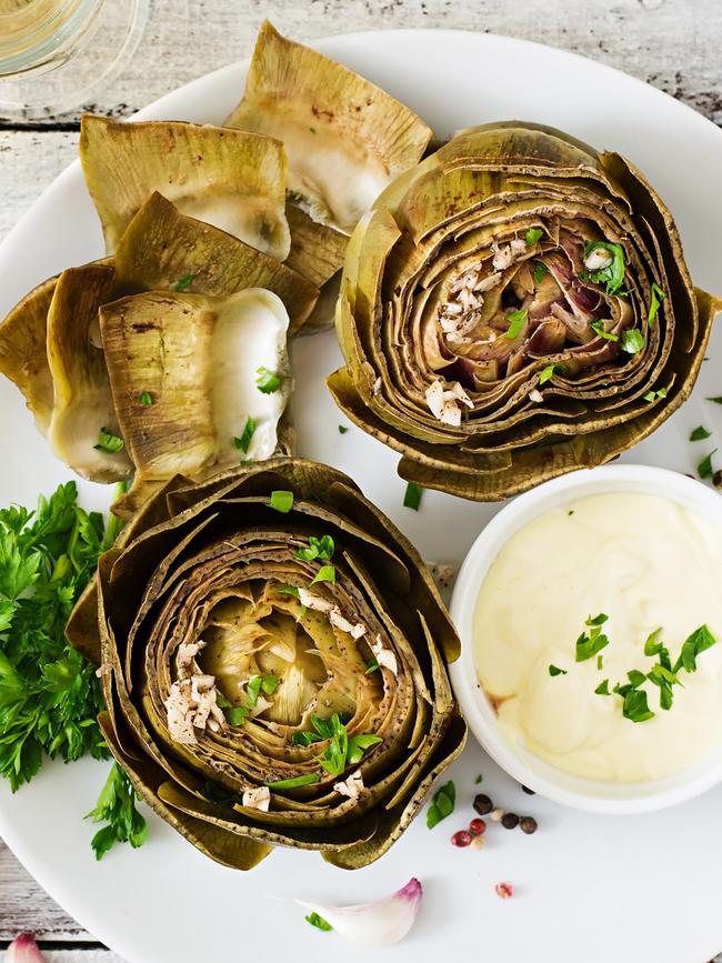 Baked artichokes cooked with garlic sauce, mustard and parsley.