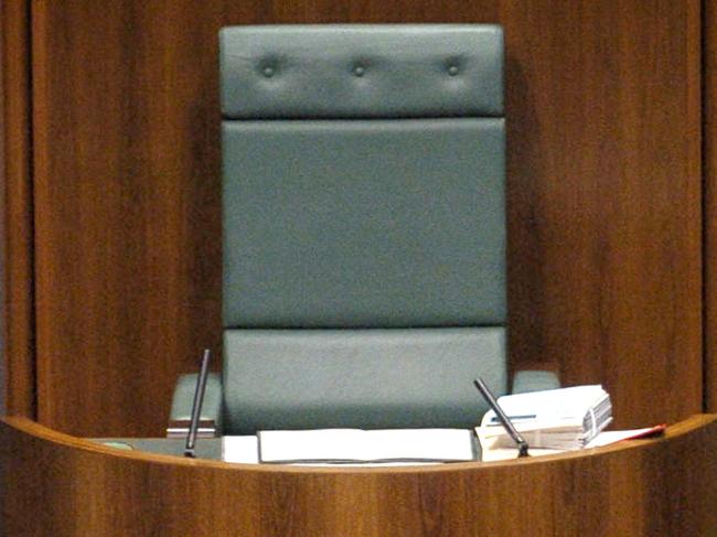 08 Feb 2005 QT in the House of Representatives Parliament Canberra. Opposition leader, Kim Beazley (R) & PM, John Howard (L) about to face each other picJohn/Feder reps f/l empty speaker's chair