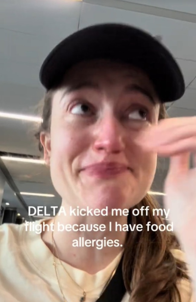 Ellie Brelis, from New York, shared two viral clips about how she was allegedly kicked off a flight over her food allergies. Picture: TikTok/eliebrelis