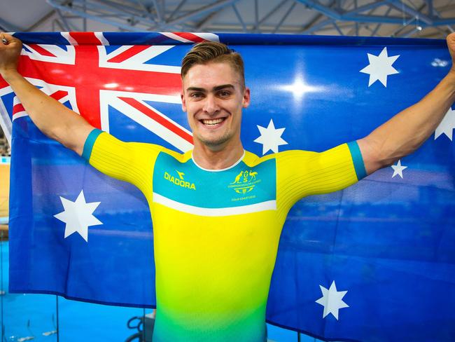 Australia's Matt Glaetzer celebrates winning the gold medal in the men's 1000m time trial during the 2018 Gold Coast Commonwealth Games at the Anna Meares Velodrome in Brisbane on April 8, 2018. / AFP PHOTO / Patrick HAMILTON