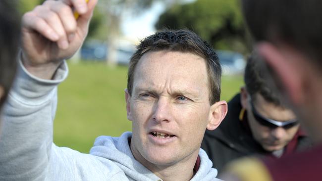 Paul Carbis coaching Nunawading in 2010.