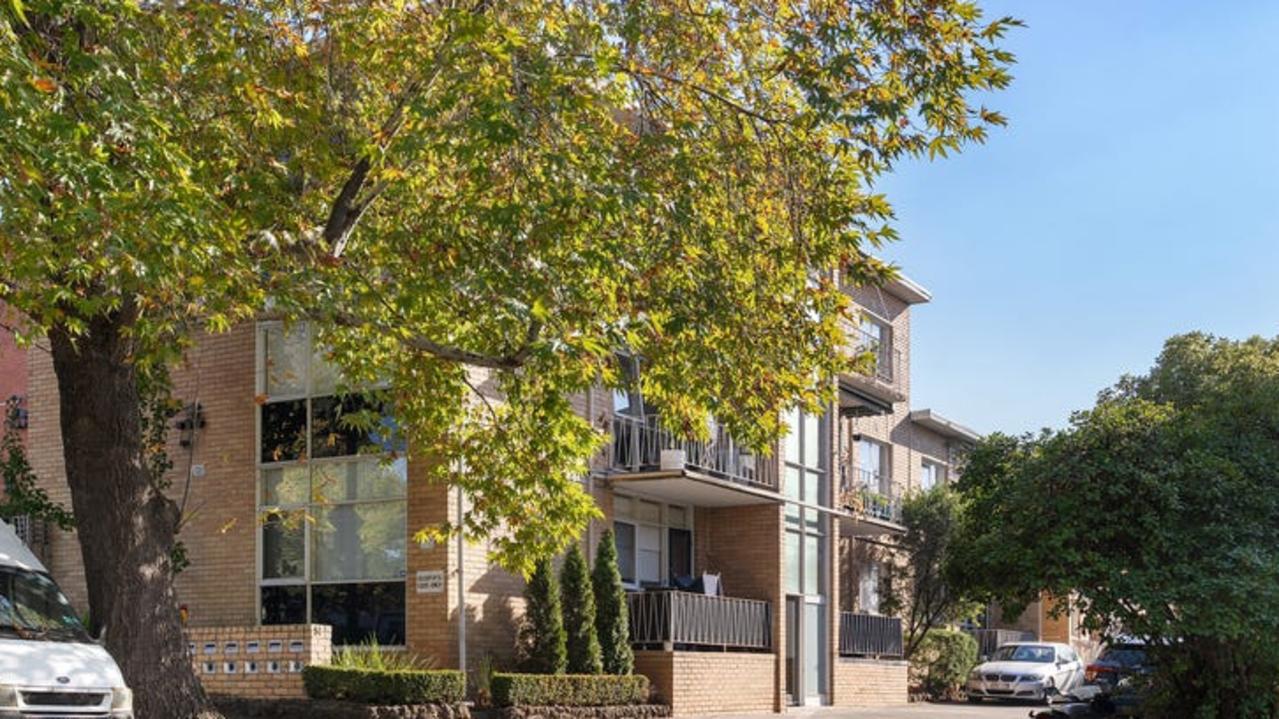 The apartment building is close to St James Park and the eateries and shops on Glenferrie Rd..