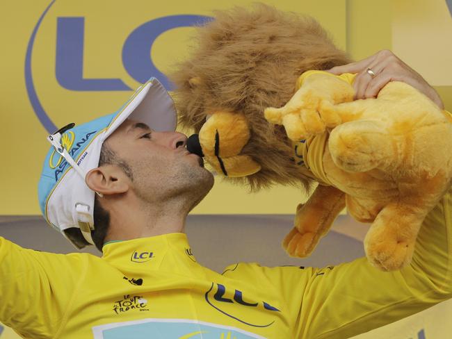 Italy's Vincenzo Nibali, wearing the overall leader's yellow jersey, still got his victory kiss.