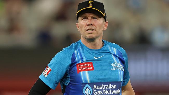 MELBOURNE, AUSTRALIA - JANUARY 23: Peter Siddle of the Strikers looks on during the Men's Big Bash League match between the Sydney Thunder and the Adelaide Strikers at Melbourne Cricket Ground, on January 23, 2022, in Melbourne, Australia. (Photo by Robert Cianflone/Getty Images)