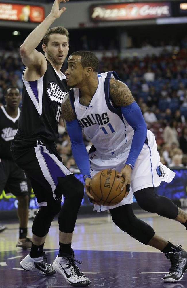 Dallas Mavericks guard Monta Ellis drives to the ring.