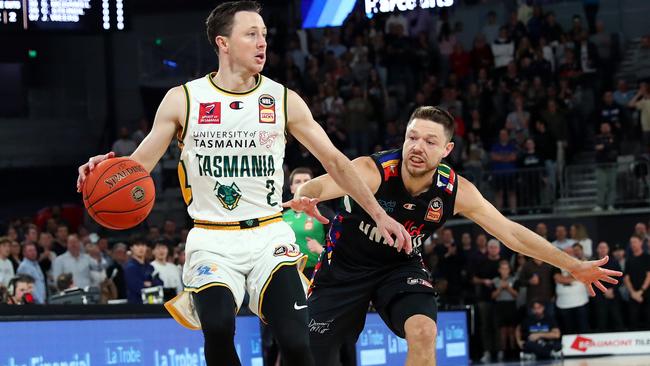 Matthew Dellavedova defends during his previous stint with Melbourne United.