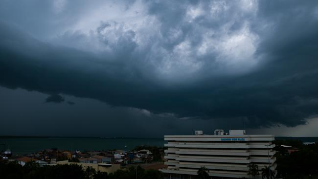 A severe storm formed near Darwin Mon 12/11/2007 and blasted Darwin and Palmerston with lightning, torrential rain.Darwin, while missing out on the torrential rain, was blasted with a number of cloud-to-ground lightning strikes.Paul Mossmanwww.northauschasers.com