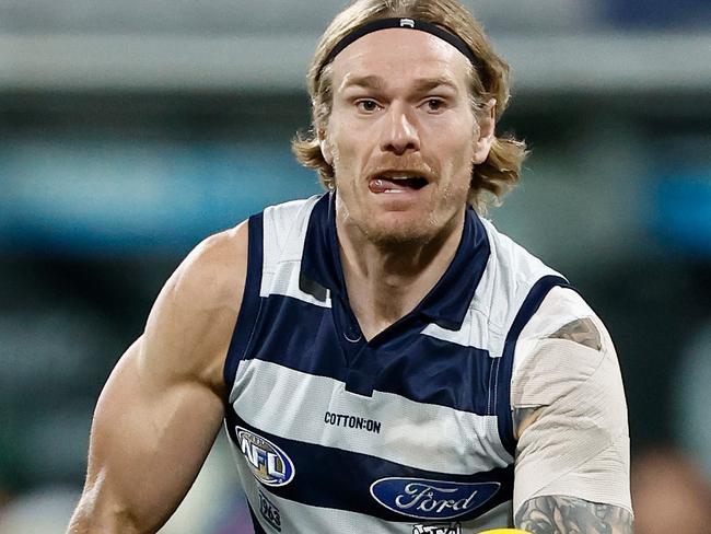 GEELONG, AUSTRALIA - JUNE 22: Tom Stewart of the Cats handpasses the ball during the 2023 AFL Round 15 match between the Geelong Cats and the Melbourne Demons at GMHBA Stadium on June 22, 2023 in Geelong, Australia. (Photo by Michael Willson/AFL Photos via Getty Images)