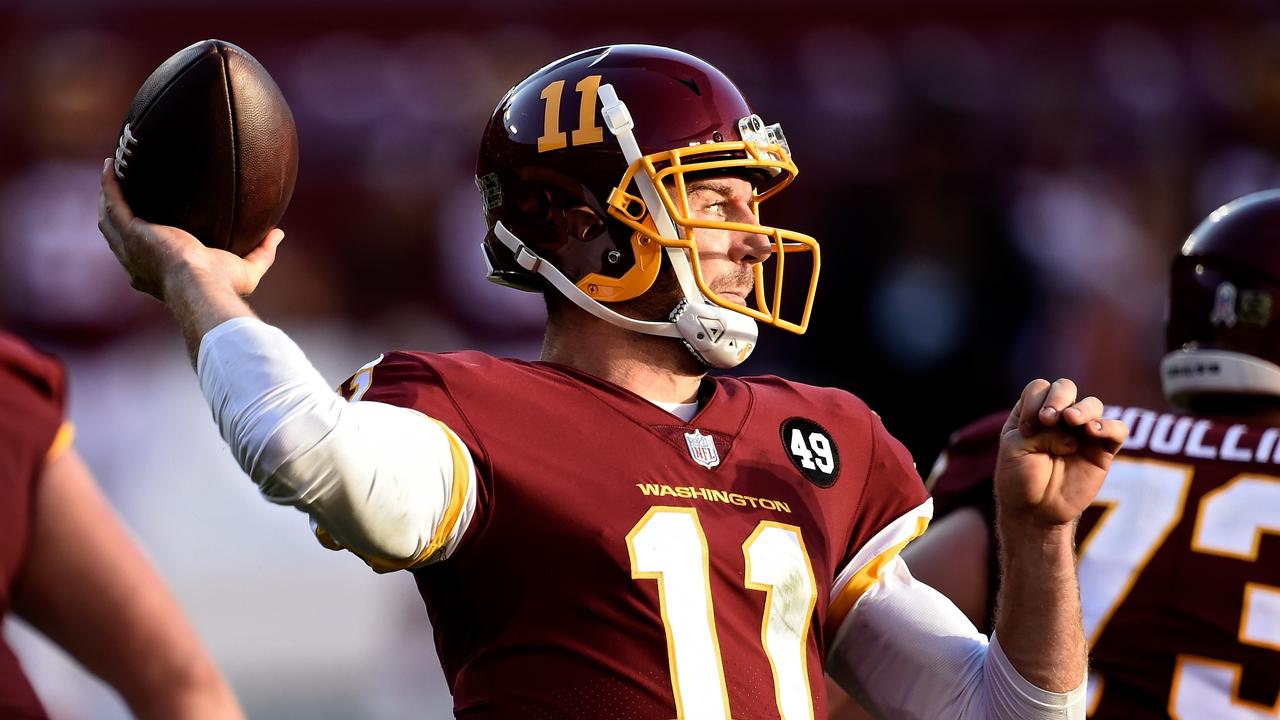 LANDOVER, MARYLAND - NOVEMBER 08: Alex Smith #11 of the Washington Football Team throws a pass in the fourth quarter against the New York Giants at FedExField on November 08, 2020 in Landover, Maryland. Greg Fiume/Getty Images/AFP == FOR NEWSPAPERS, INTERNET, TELCOS &amp; TELEVISION USE ONLY ==