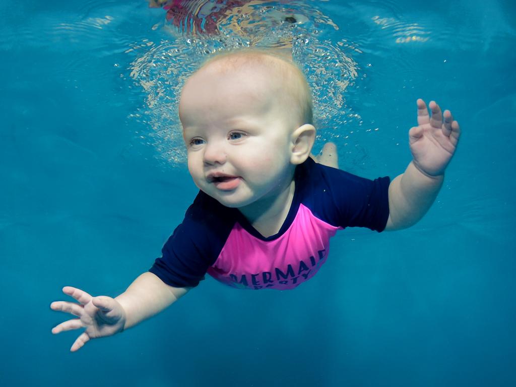 Baby Photos: Underwater Kids’ Picture Business Booming In Sydney 