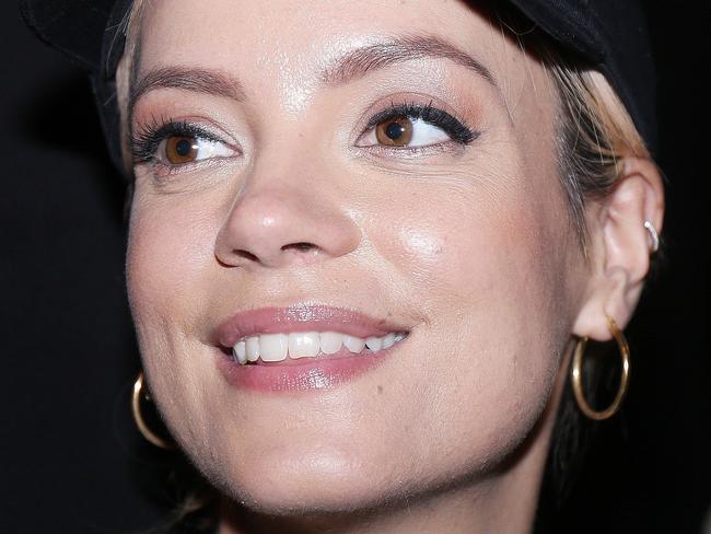 Lily Allen to expose her midair romp