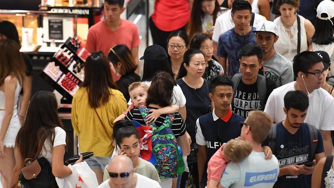 Shoppers in Sydney. Pic: AAP