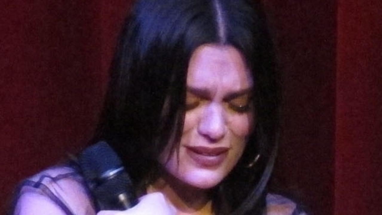 Jessie J breaks down onstage hours after tragic loss