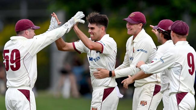 Xavier Bartlett snares three wickets of Queensland celebrates with teammates after taking the wicket of Jason Sangha of New South Wales during day three of the Sheffield Shield Final match between Queensland and New South Wales at Allan Border Field on April 17, 2021 in Brisbane, Australia. (Photo by Bradley Kanaris/Getty Images)