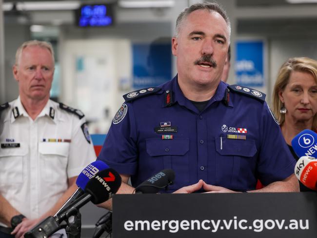 MELBOURNE, AUSTRALIA.NewsWire Photos. DECEMBER 23, 2024. CFA Chief Officer Jason Heffernan addresses the media. Boxing Day is to be declared a statewide day of Total Fire Ban with temperatures to exceed 40 degrees. Picture: NewsWire/Ian Currie