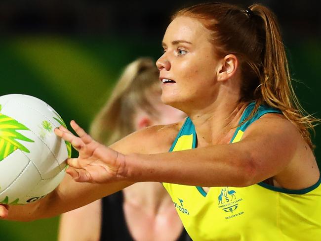 GOLD COAST, AUSTRALIA - APRIL 14:  Steph Wood of Australia passes the ball infront of Michaela Sokolich-Beatson of New Zealand during Netball Semifinal match between Australia and New Zealand on day 10 of the Gold Coast 2018 Commonwealth Games at Coomera Indoor Sports Centre on April 14, 2018 on the Gold Coast, Australia.  (Photo by Dean Mouhtaropoulos/Getty Images)