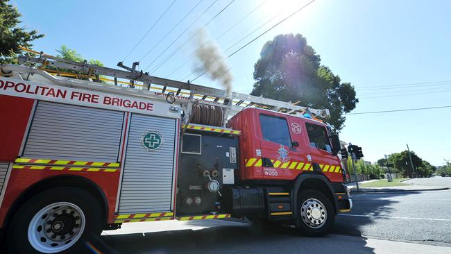 A smoke warning has been issued for nearby suburbs after a house fire in Narre Warren on Wednesday.