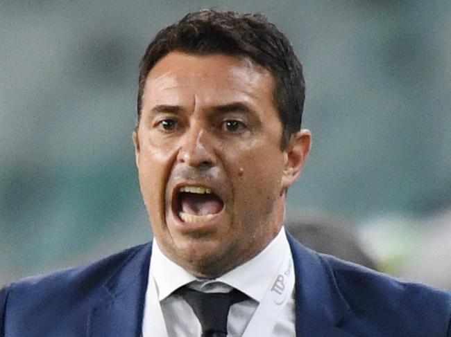 Mariners head coach Paul Okon gestures during the A-League round 17 football match between Sydney FC and Central Coast Mariners at the Allianz Stadium in Sydney, Saturday, January 20, 2018. (AAP Image/David Moir) NO ARCHIVING, EDITORIAL USE ONLY