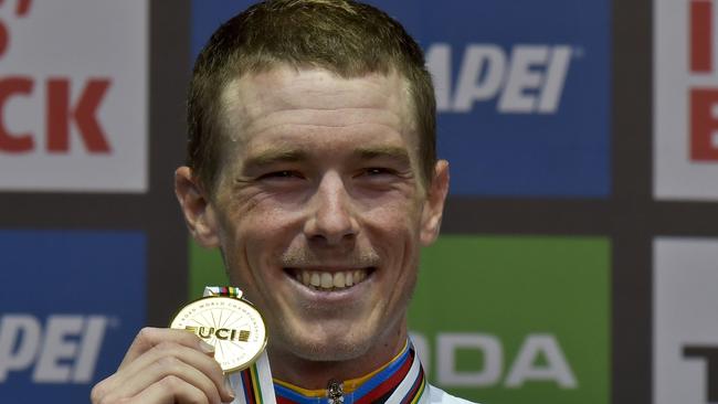 Winner Rohan Dennis of Australia celebrates on the podium after winning the Men's Individual Time Trial (ITT) road race between Rattenberg and Innsbruck during the UCI Cycling Road World Championships on September 26, 2018 in Austria. (Photo by HERBERT NEUBAUER / APA / AFP) / Austria OUT