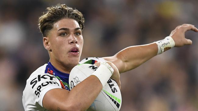 TOWNSVILLE, AUSTRALIA - MAY 28: Reece Walsh of the Warriors runs the ball during the round 12 NRL match between the North Queensland Cowboys and the New Zealand Warriors at QCB Stadium, on May 28, 2021, in Townsville, Australia. (Photo by Ian Hitchcock/Getty Images)