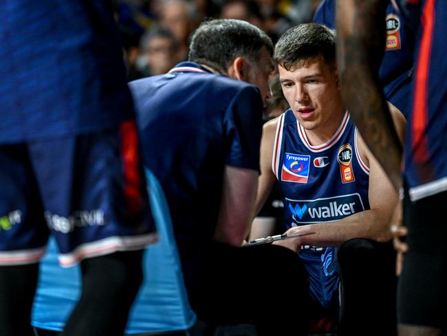 Coach Mike Wells talks to star Dejan Vasiljevic during a timeout. Picture: Getty