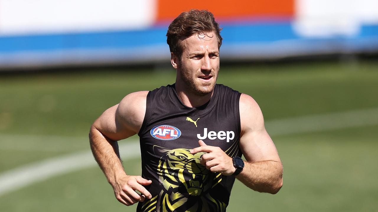 Kane Lambert runs laps at Punt Rd as he battles a hip problem. Picture: Michael Klein