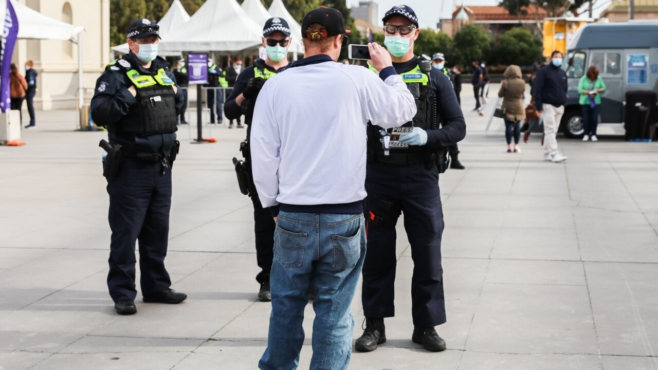 Violent scenes in Melbourne's CBD as anti-lockdown protesters clash with police