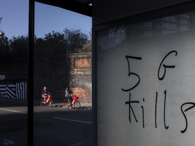 '5G Kills' is written on a bus stop in Shoreditch on April 21, 2020 in London, England. (Photo by Dan Kitwood/Getty Images)