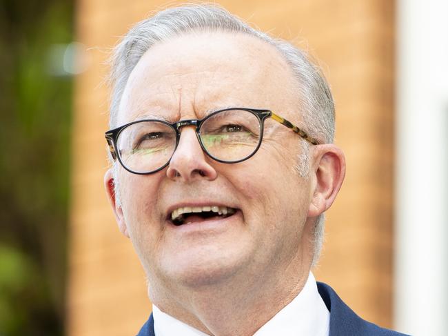 SYDNEY, AUSTRALIA. NewsWire Photos. FEBRUARY 28, 2025. Australian Prime Minister Anthony Albanese holds a press conference in Ashfield. Picture: NewsWire / Jeremy Piper