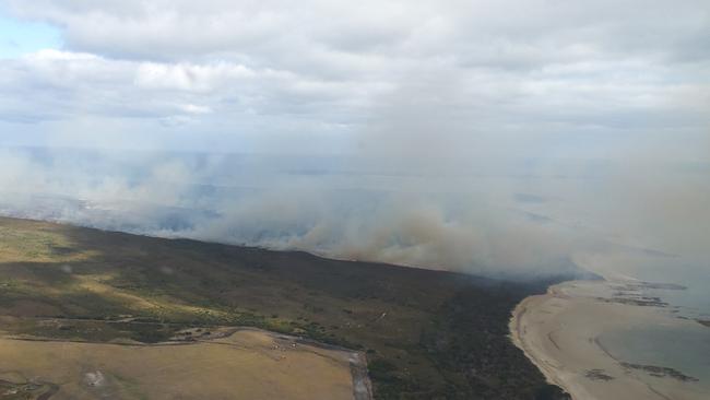 A bushfire burning at Tomahawk. Image: Tasmania Fire Service.