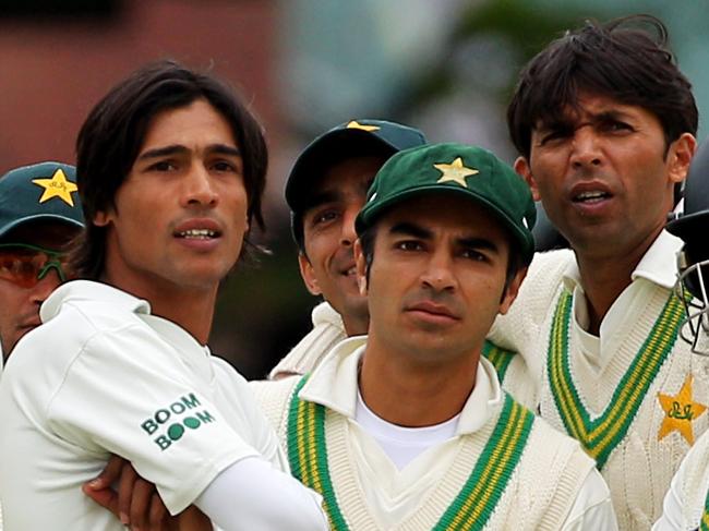 Cricket - (l-r) cricketers Mohammad Amir, captain Salman Butt and Mohammad Asif of Pakistan watch the big screen replay shortly before Paul Collingwood of England was given out lbw by the TV umpire during day two of the 4th npower Test Match between England and Pakistan at Lord's on 27 Aug 2010 in London, England. (Photo by Clive Rose/Getty Images)