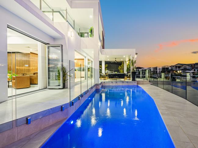 86 Royal Albert Cres, Paradise Point.