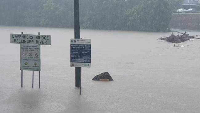 Lavenders Bridge at Bellingen under water in December 2020. Picture: Janine Watson.