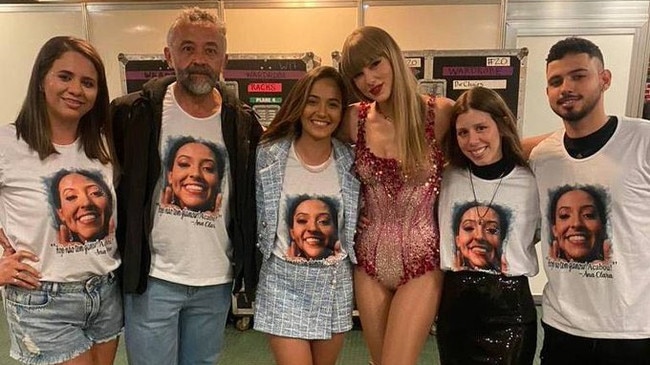 The family of Ana Clara Benevides meet Taylor Swift at her Sao Paulo concert on November 26. Photo: Twitter.