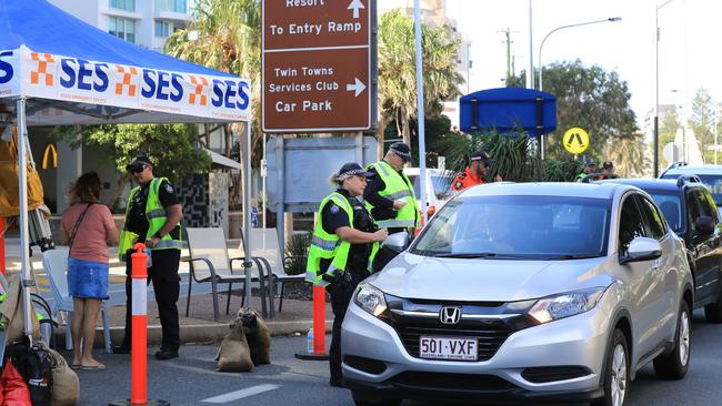 A border checkpoint on Griffith Street in Coolangatta. Photo: Scott Powick.