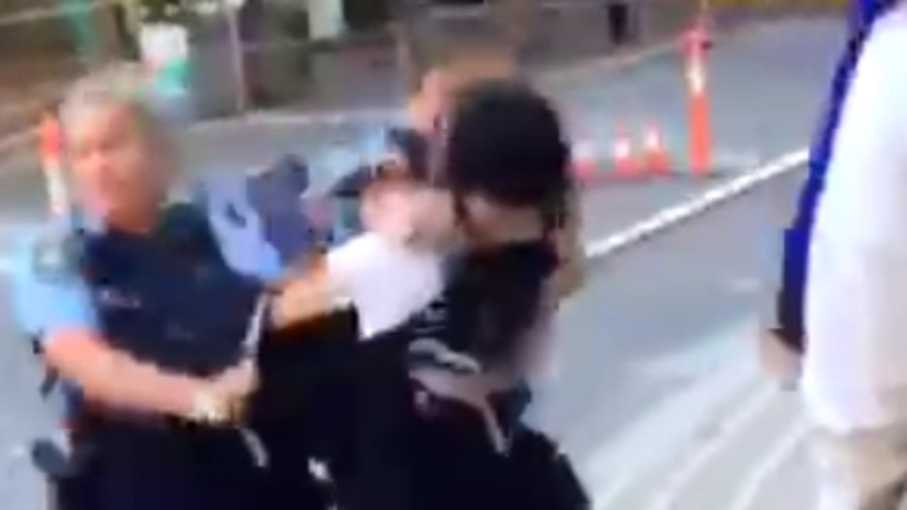 Female Cop Allegedly Punched In Face By Teenage Girl At Hornsby | Daily ...