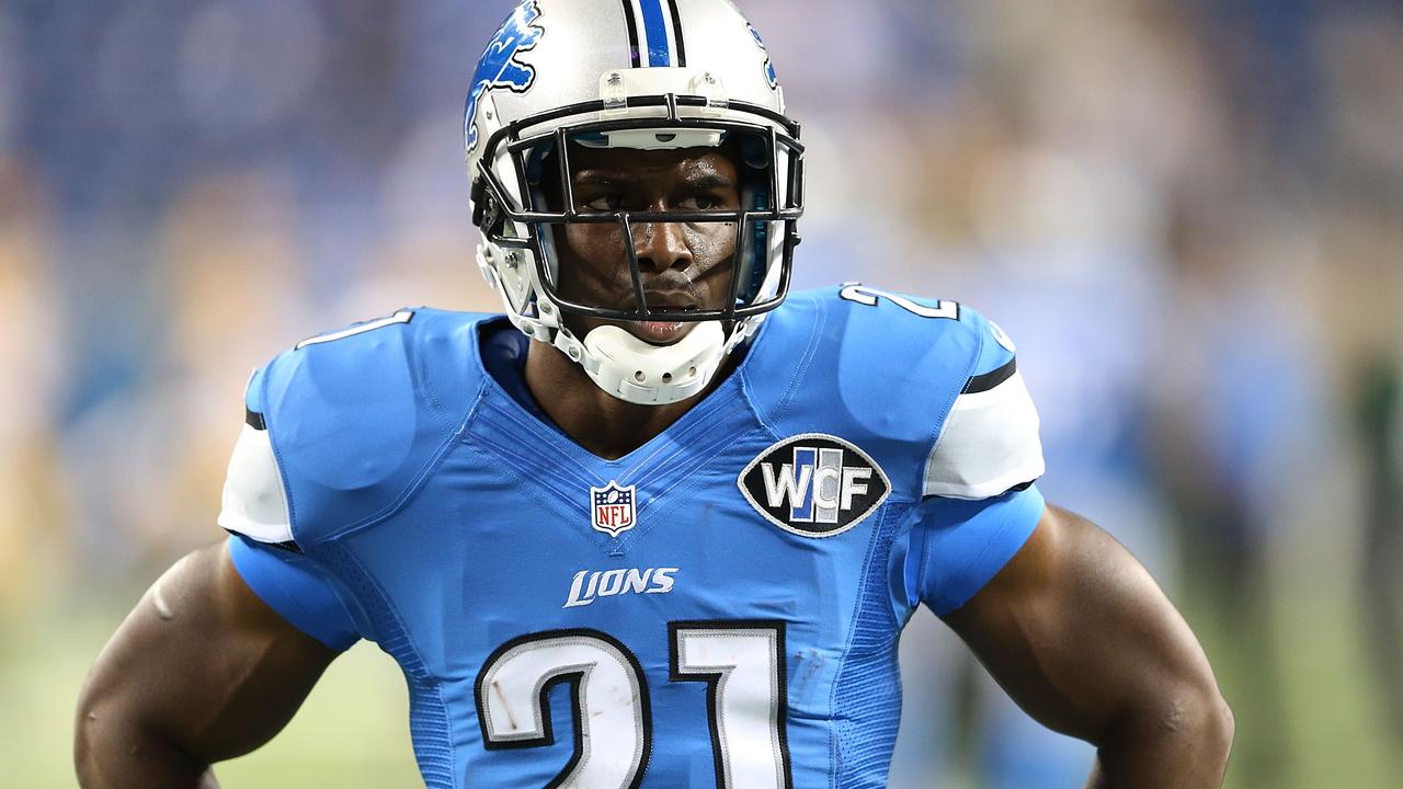 DETROIT, MI - SEPTEMBER 21: Reggie Bush #21 of the Detroit Lions warms up prior to the start of the game against the Green Bay Packers at Ford Field on September 21, 2014 in Detroit, Michigan. (Photo by Leon Halip/Getty Images)
