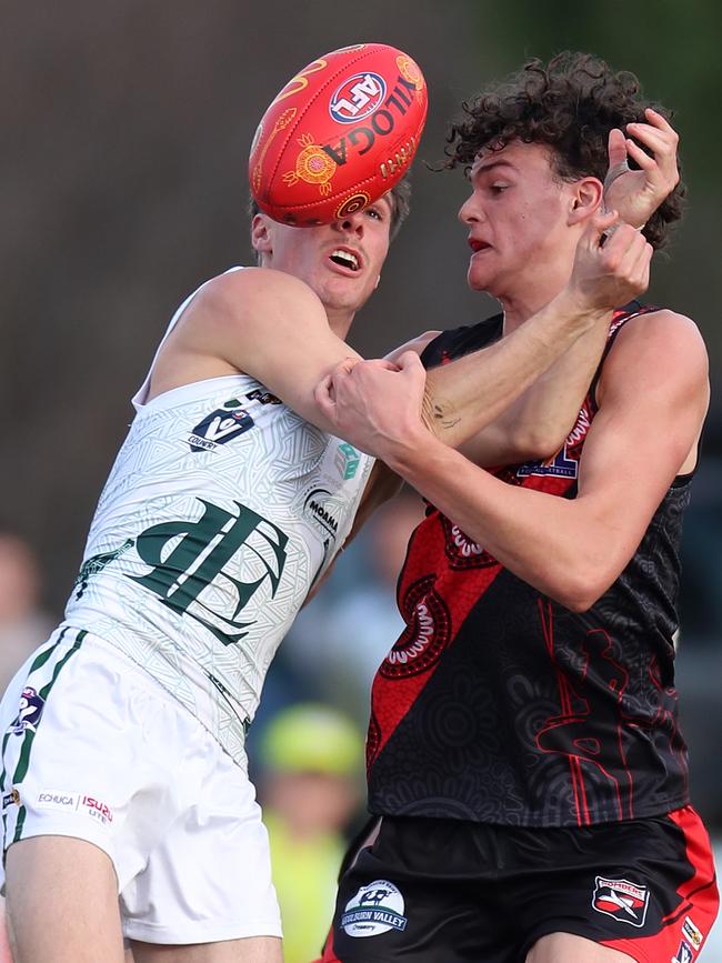 Echuca’s Corbin Anderson and Kyabram’s Mitchell Dodos wrestle for possession of the ball.