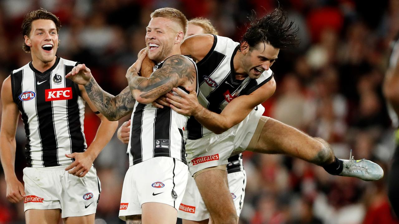 Jordan De Goey of the Magpies celebrates a goal with Brodie Grundy. Picture: Dylan Burns