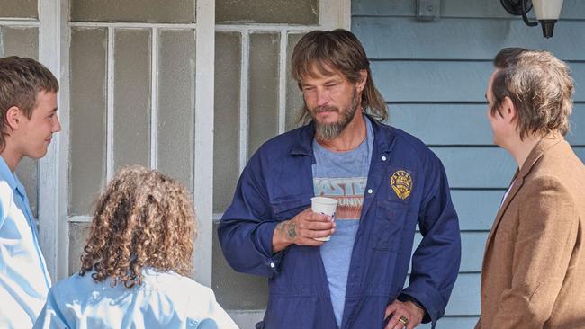 Travis Fimmel, as Lyle Orlik, on set during filming. Source: Twitter (X)/netflix