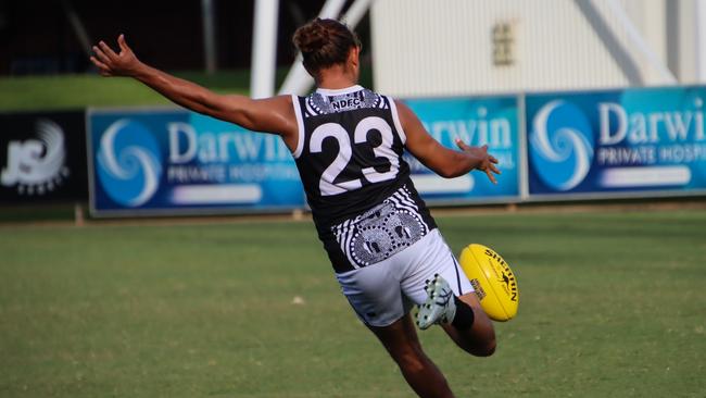 The Palmerston Magpies took on Wanderers on Friday night at Cazalys Arena in Round 4 of the NTFL Men’s Premier League. Picture: Celina Whan/ AFLNT Media