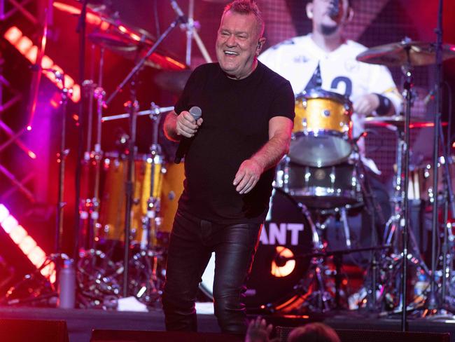 First review: Jimmy Barnestorms back in opening show masterpiece