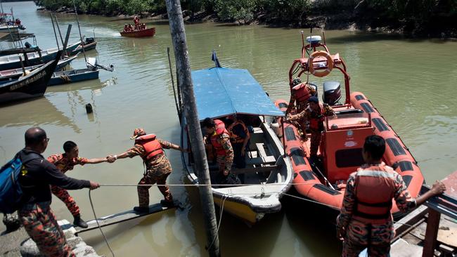 People Missing After Boat Of Illegal Indonesian Migrants Sank Off ...