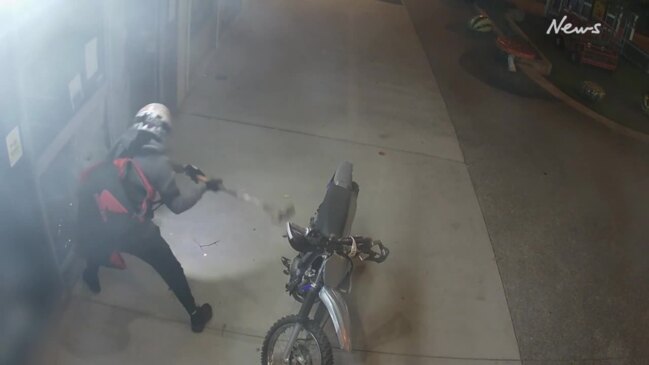 Motorbike bandit smashes through bottle-o with sledgehammer