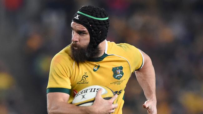 Wallabies player Scott Fardy with possession during the Rugby Championship and Bledisloe Cup match between Australia and New Zealand at ANZ Stadium in Sydney, Saturday, Aug. 8, 2015. (AAP Image/Dave Hunt) NO ARCHIVING, EDITORIAL USE ONLY