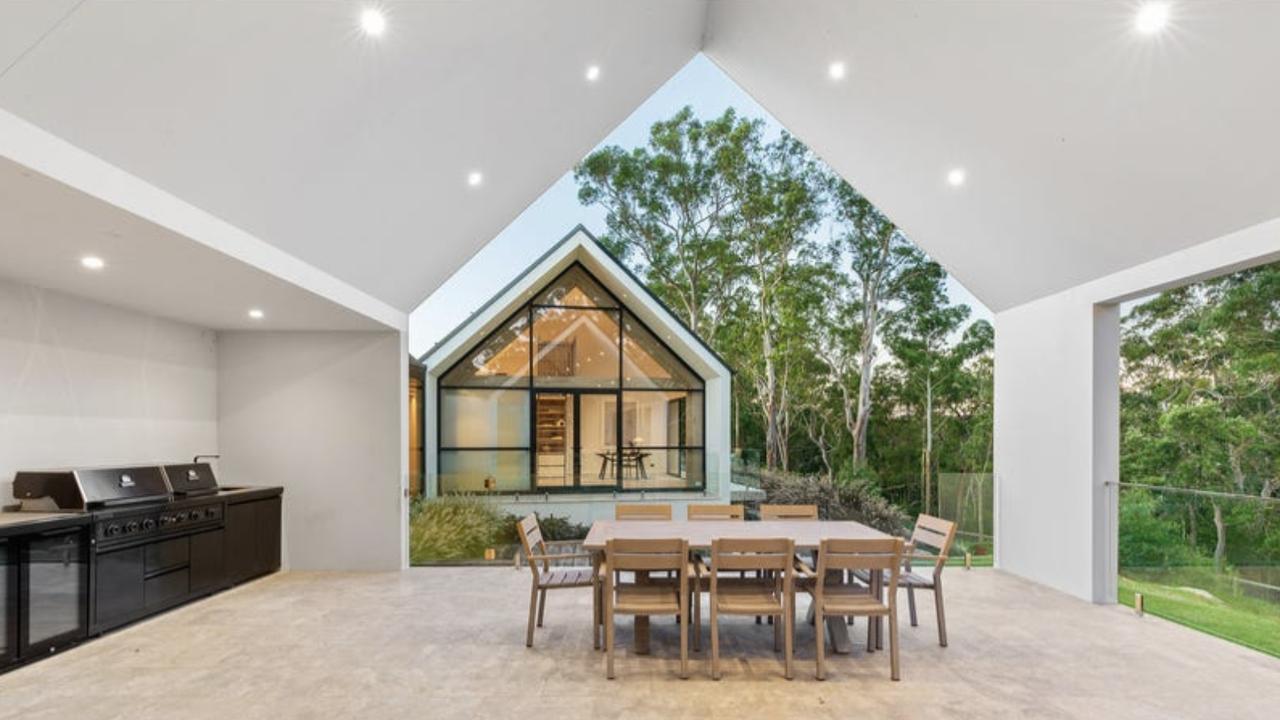 **FOR JONATHAN CHANCELLORS REAL ESTATE COLUMN**  4) Steve Mallinger – builder and director of construction firm, Mallinger; has sold at Middle Dural  https://www.realestate.com.au/sold/property-acreage+semi-rural-nsw-middle+dural-144825392