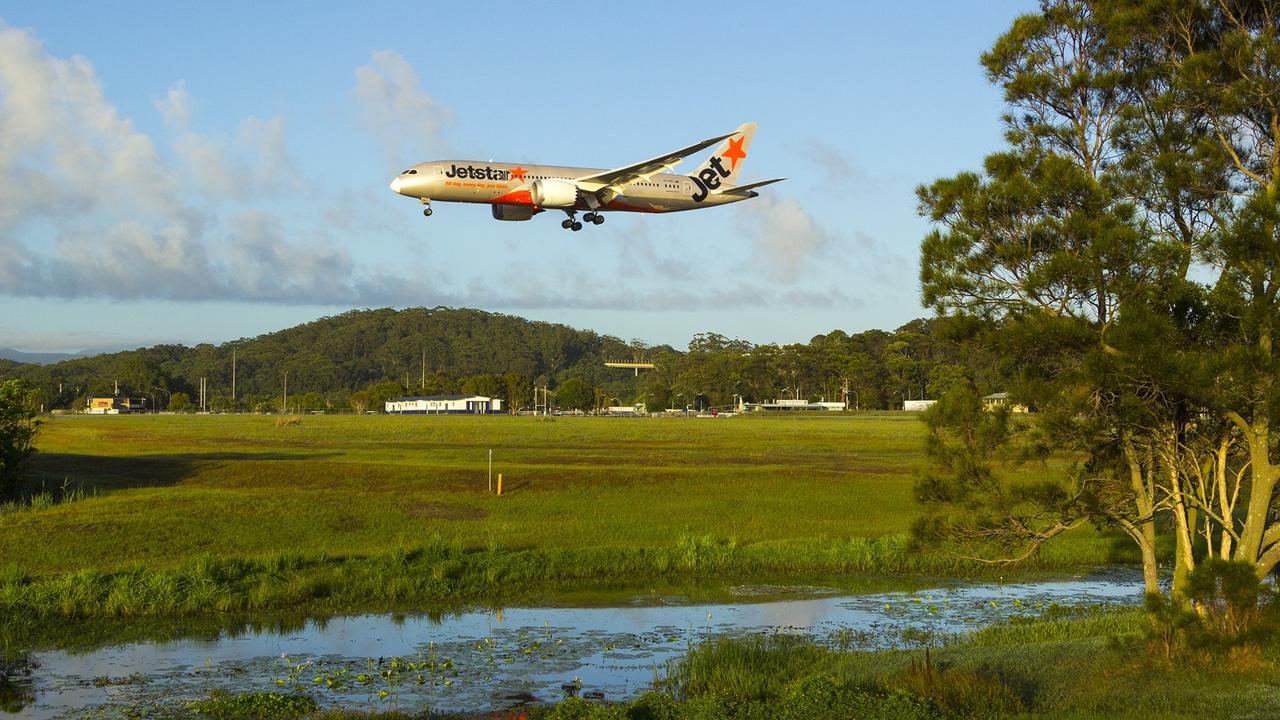 Jetstar B787 about to touch down. Photo: Joel Thomas